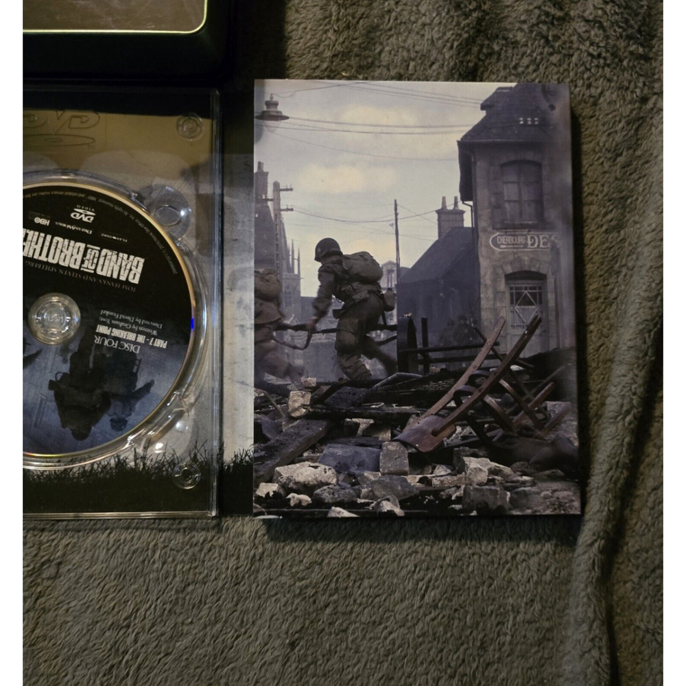 Band of Brothers DVD 6 Disc Set Collectible Tin - Tom Hanks & Steven Spielberg - Picture 6 of 7